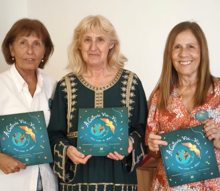 Livro infantil “A Cotovia via... via"