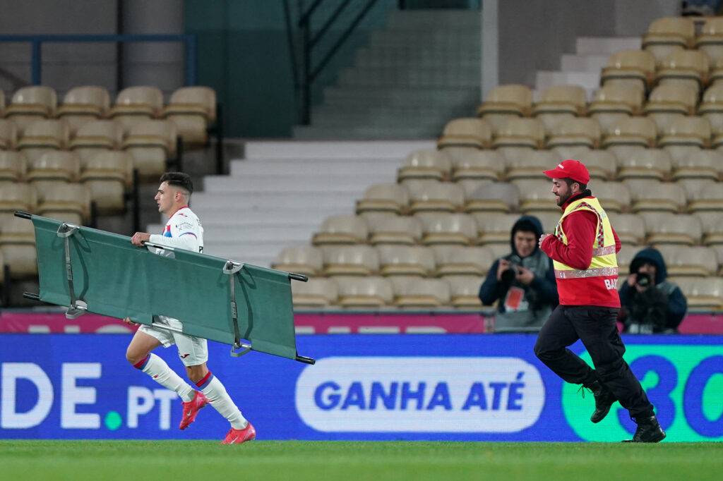  Tondela regressa às vitórias ao derrotar Gil Vicente com jogo em que também houve corrida de maca
