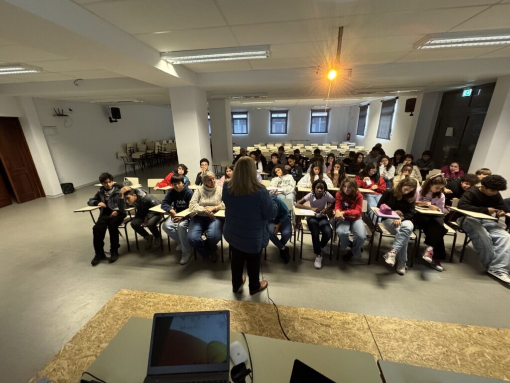  Aula prática aproxima alunos da Escola Grão Vasco, em Viseu, à importância do jornalismo
