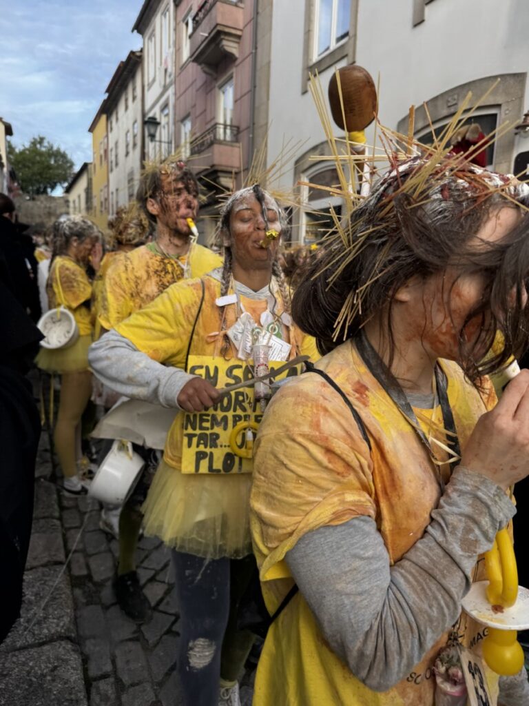 latada 202518 - Jornal do Centro O barulho das latas e os cânticos de cada curso, uns mais atrevidos, outros mais comedidos (c/fotogaleria)