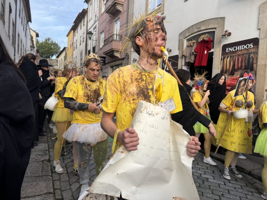 latada 202519 - Jornal do Centro O barulho das latas e os cânticos de cada curso, uns mais atrevidos, outros mais comedidos (c/fotogaleria)