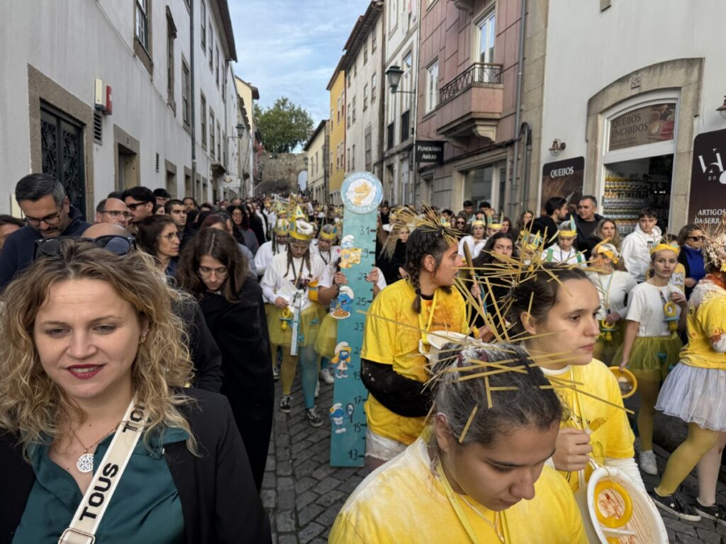 latada 202521 - Jornal do Centro O barulho das latas e os cânticos de cada curso, uns mais atrevidos, outros mais comedidos (c/fotogaleria)