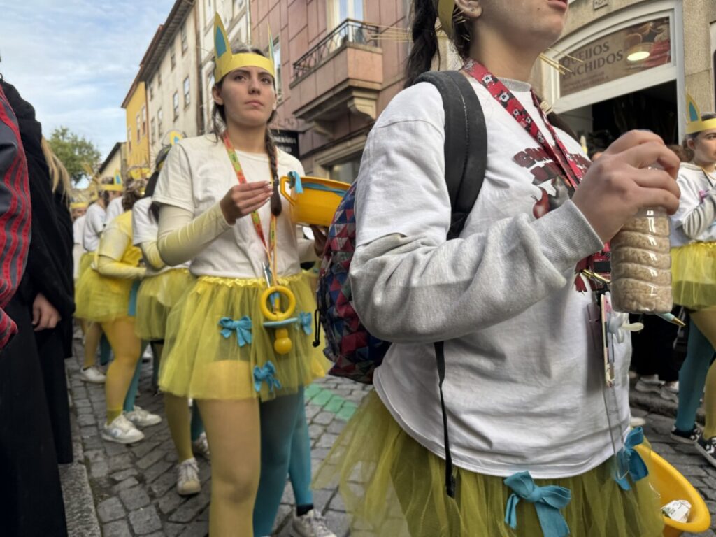 latada 202523 - Jornal do Centro O barulho das latas e os cânticos de cada curso, uns mais atrevidos, outros mais comedidos (c/fotogaleria)
