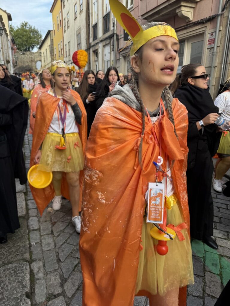 latada 202533 - Jornal do Centro O barulho das latas e os cânticos de cada curso, uns mais atrevidos, outros mais comedidos (c/fotogaleria)