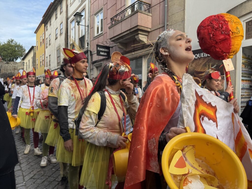 latada 202535 - Jornal do Centro O barulho das latas e os cânticos de cada curso, uns mais atrevidos, outros mais comedidos (c/fotogaleria)