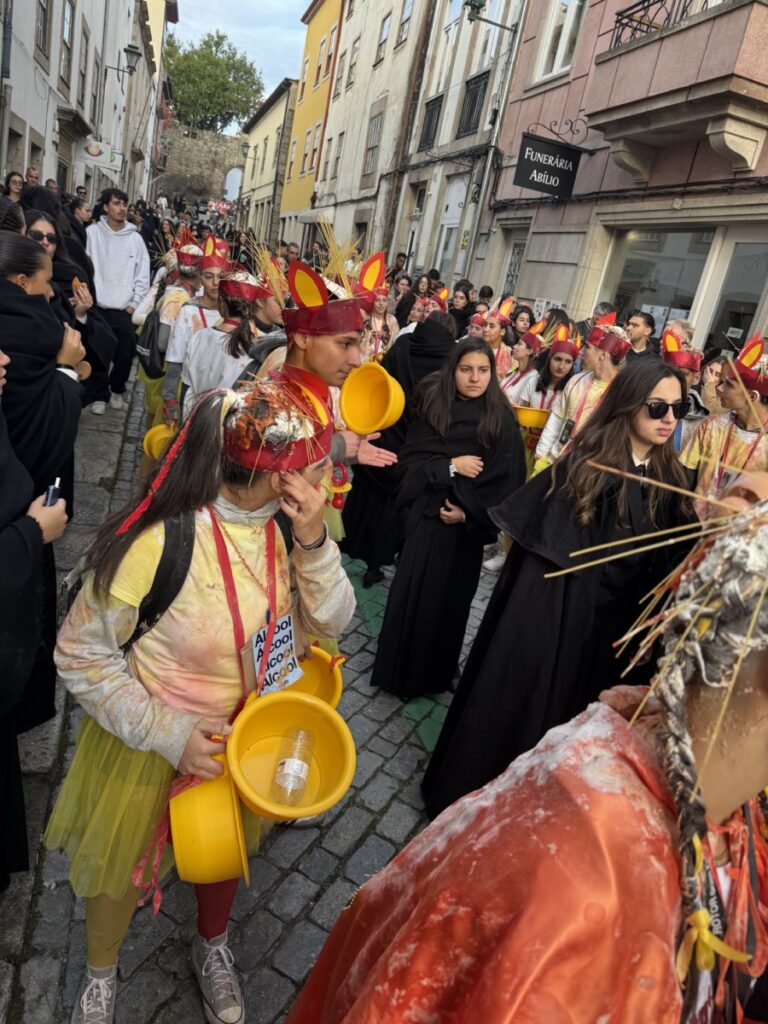 latada 202536 - Jornal do Centro O barulho das latas e os cânticos de cada curso, uns mais atrevidos, outros mais comedidos (c/fotogaleria)