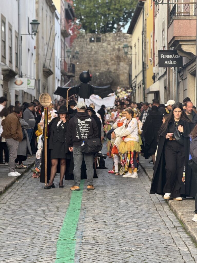 latada 202548 - Jornal do Centro O barulho das latas e os cânticos de cada curso, uns mais atrevidos, outros mais comedidos (c/fotogaleria)
