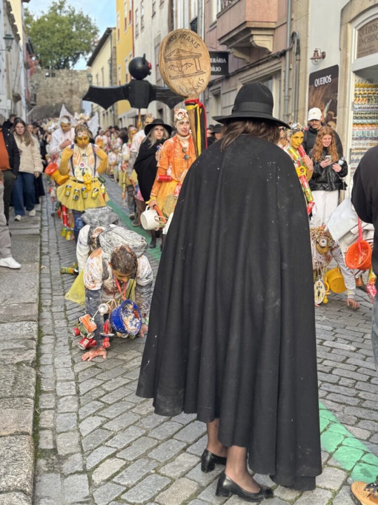 latada 20256 - Jornal do Centro O barulho das latas e os cânticos de cada curso, uns mais atrevidos, outros mais comedidos (c/fotogaleria)