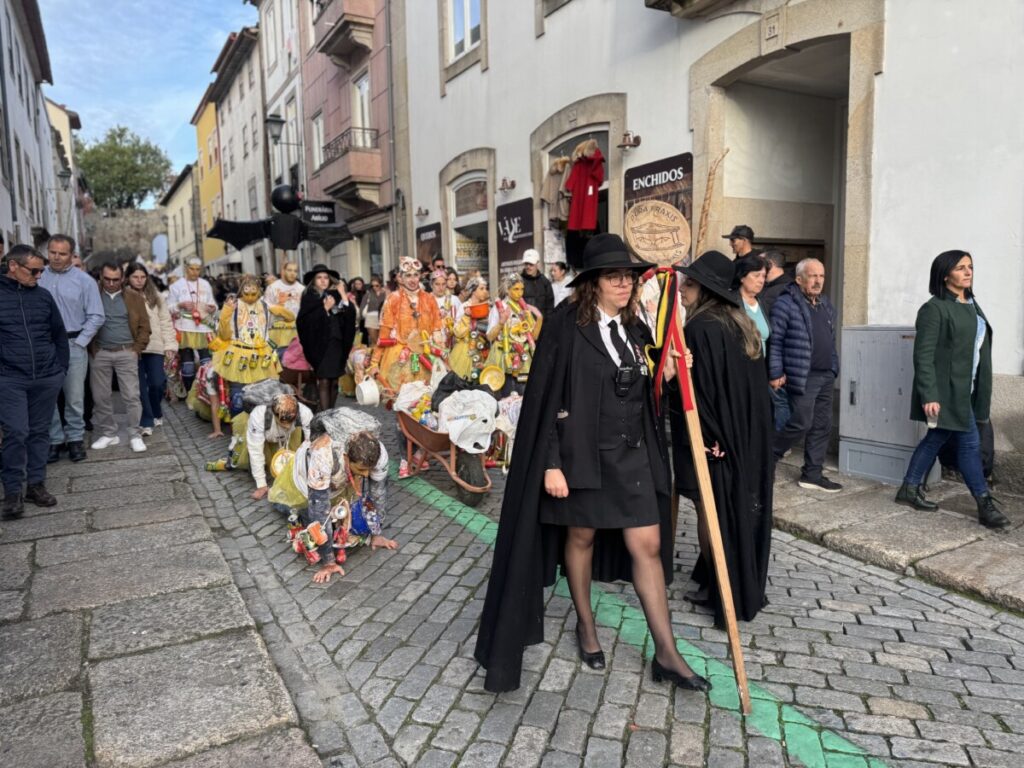latada 20257 - Jornal do Centro O barulho das latas e os cânticos de cada curso, uns mais atrevidos, outros mais comedidos (c/fotogaleria)