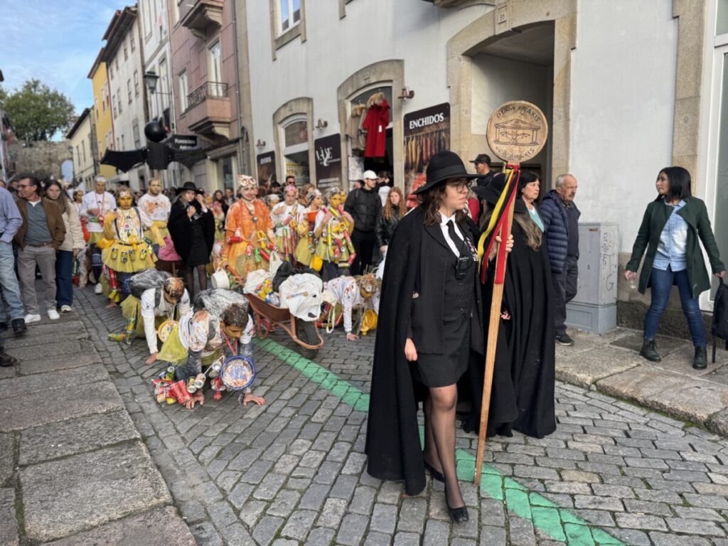 latada 20258 - Jornal do Centro O barulho das latas e os cânticos de cada curso, uns mais atrevidos, outros mais comedidos (c/fotogaleria)