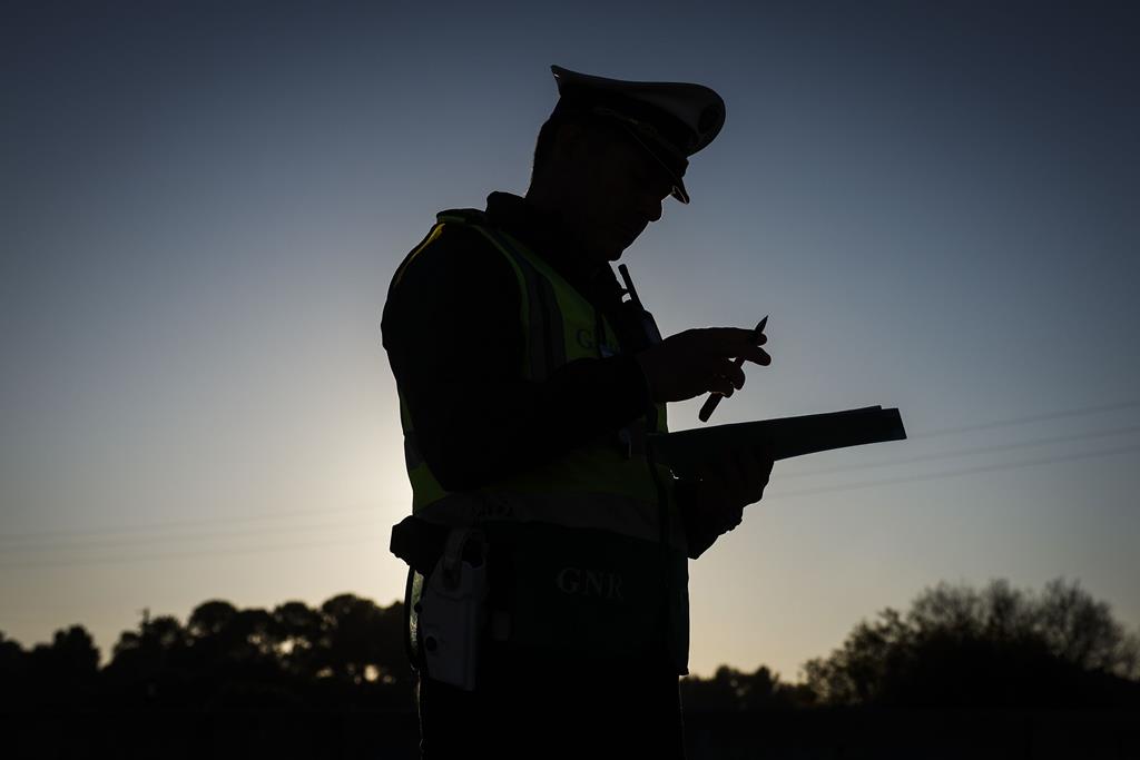  Doze mortos nas estradas e 453 detidos por excesso de álcool em oito dias