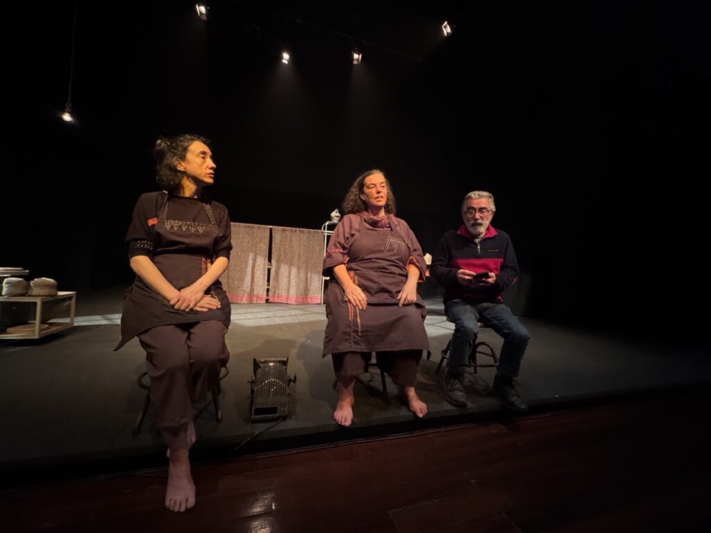  O barro é o ator principal da nova peça da companhia Trigo Limpo teatro ACERT que estreia em Tondela