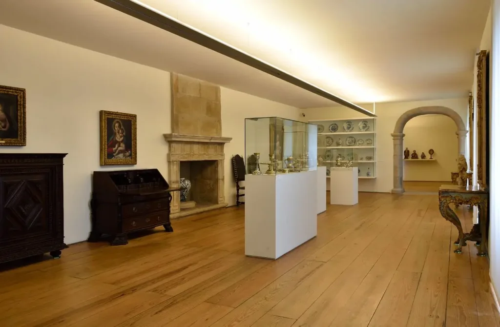  Crucifixo com Calvário do século XVII passa a integrar a coleção do Museu Nacional Grão Vasco