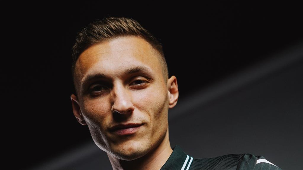  Ponta de lança polaco Dominik Steczyk é reforço do Académico de Viseu