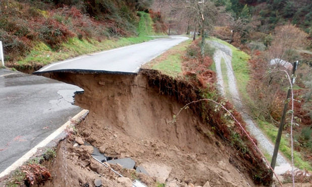 estrada municipal cortada cinfães