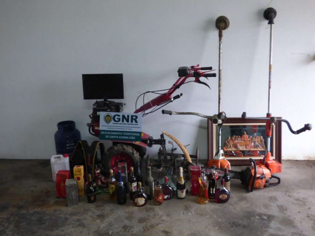  Casal detido por furtos em residências