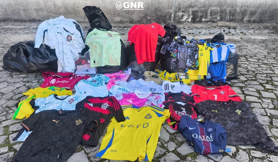  GNR apreende mais de 1.900 artigos contrafeitos na feira semanal de Tondela