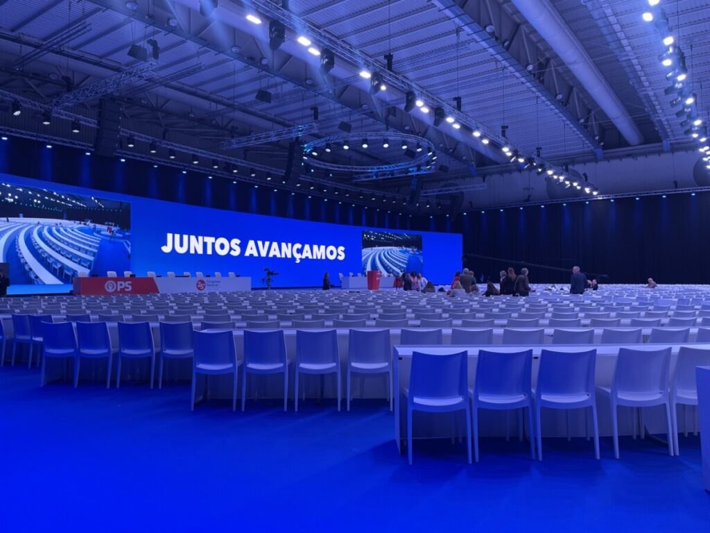  PS/Congresso: Carlos César reeleito presidente do partido com 89,9% dos votos