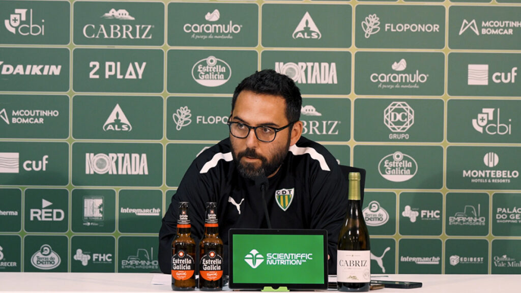  Treinador do Tondela diz que equipa “cresceu” após goleada em Guimarães