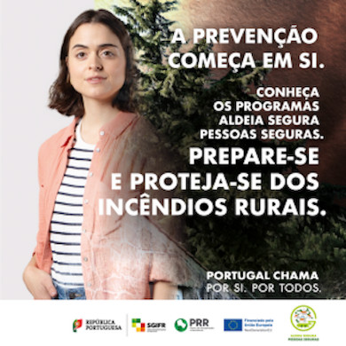 Poster featuring a young woman with bold white text: 'A prevenção começa em si. Prepare-se e proteja-se dos incêndios rurais.' Promotes rural fire safety with logos at the bottom.