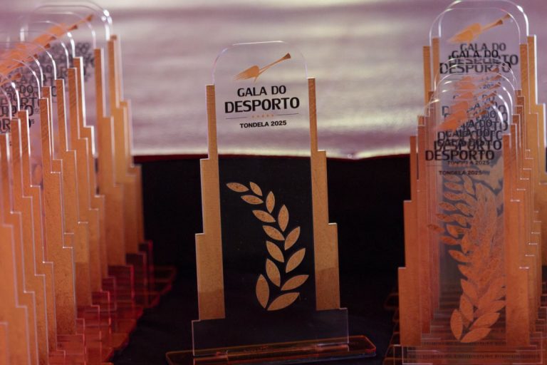 Trophy labeled 'Gala do Desporto' with laurel design, arranged trophies in a row at an awards ceremony