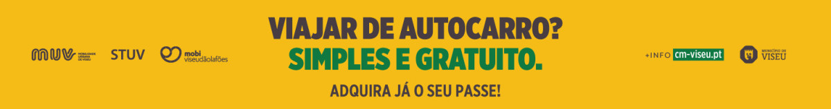 Banner em português promovendo viagens de autocarro gratuitas; texto: 'Viajar de autocarro? Simples e gratuito. Adquira já o seu passe!'; logos aparecem à esquerda e à direita.